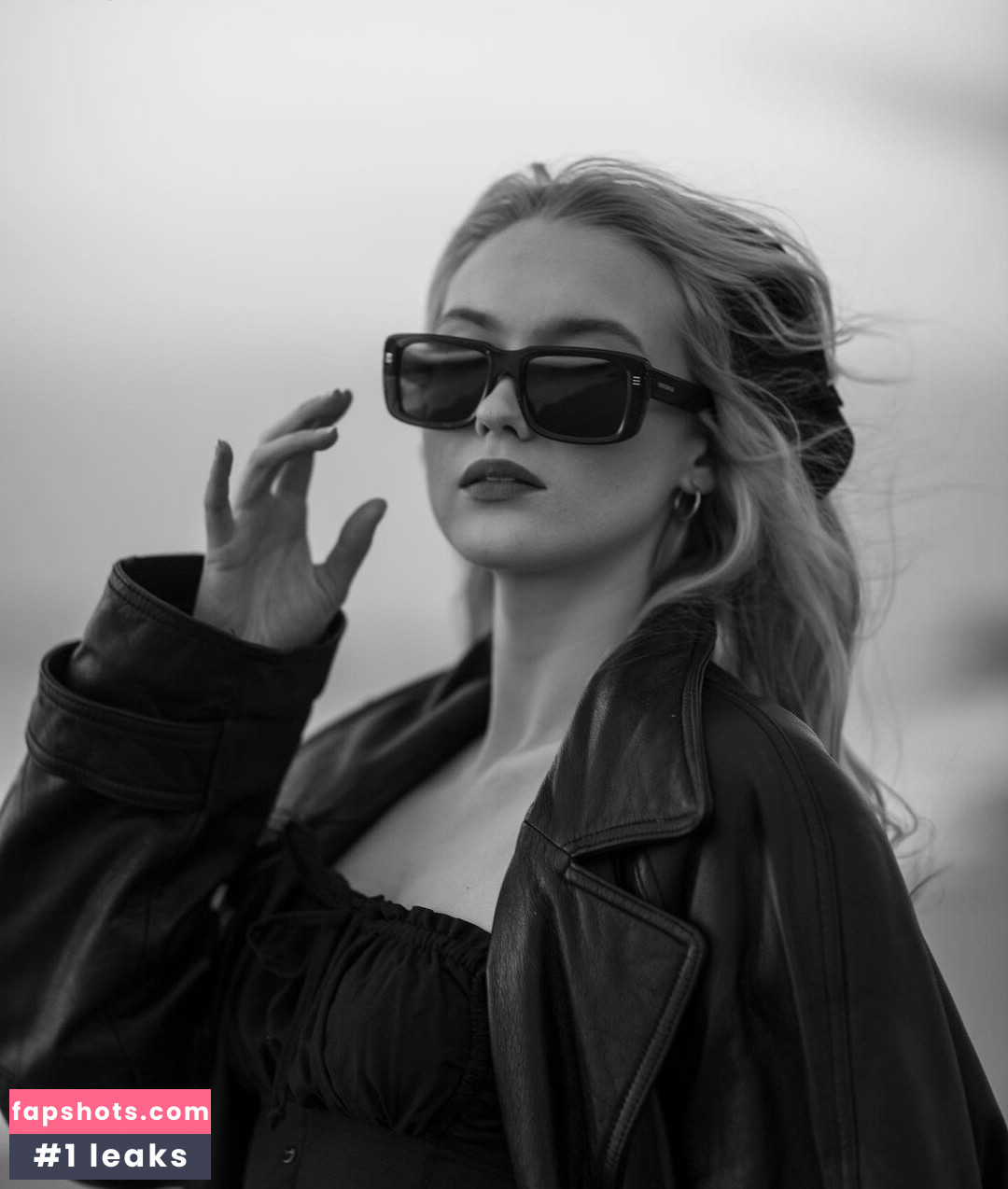 Chloe Rose Robertson gallery photo #15