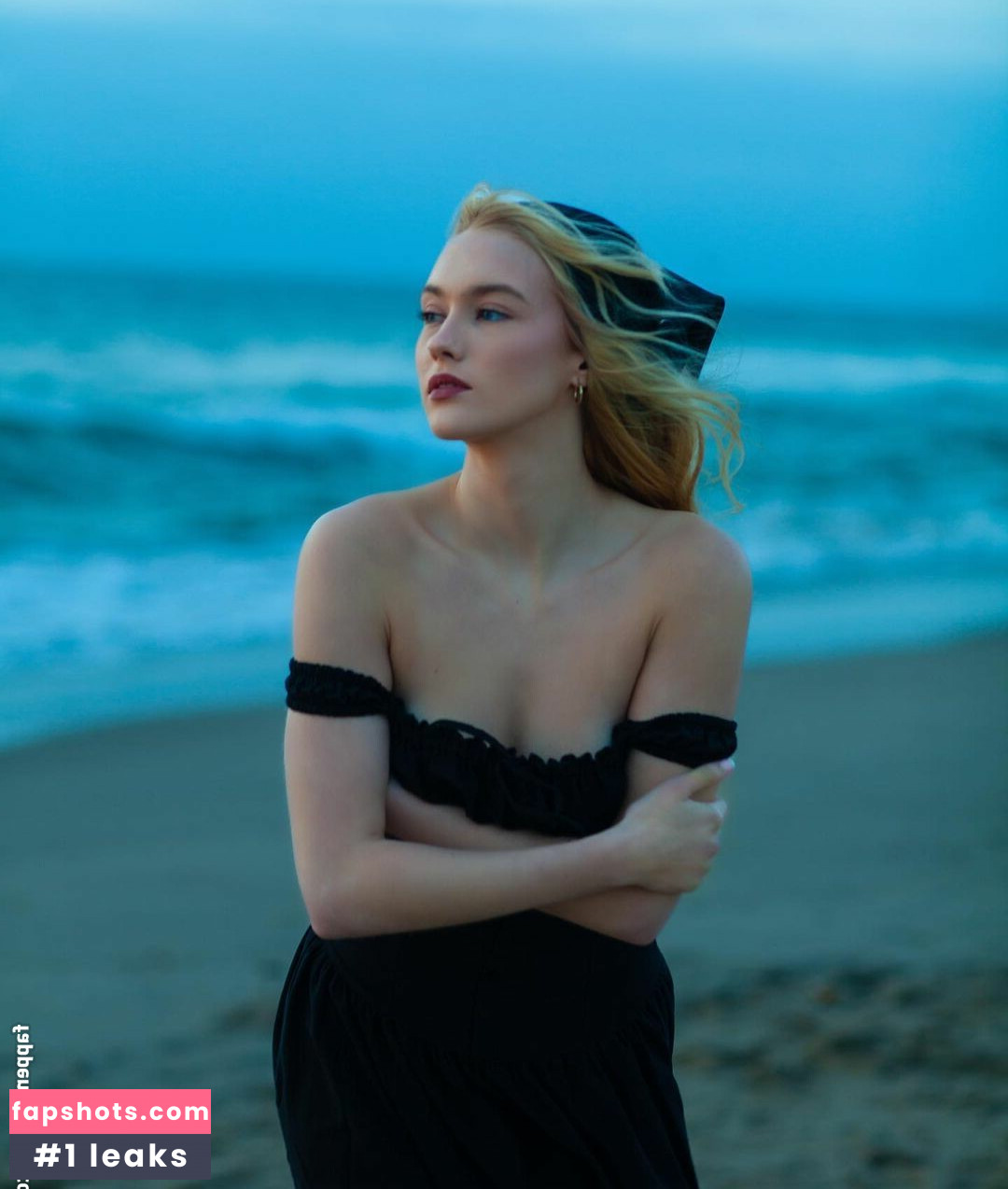 Chloe Rose Robertson gallery photo #9