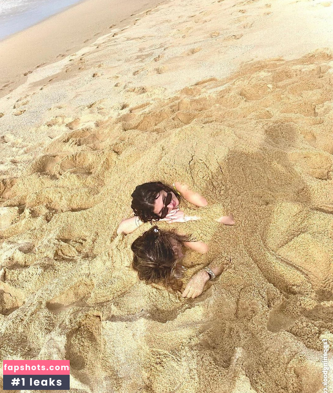 Chloe Simon gallery photo #22