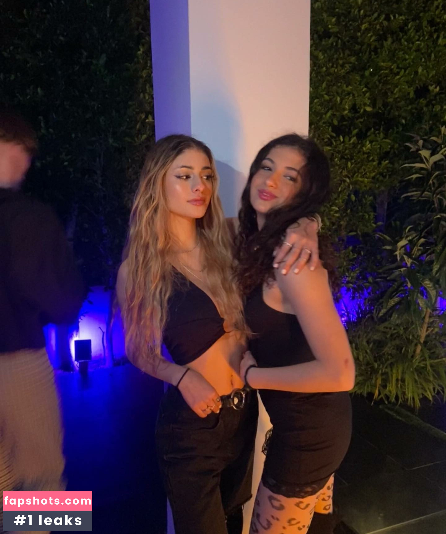 Chloe Simon gallery photo #35