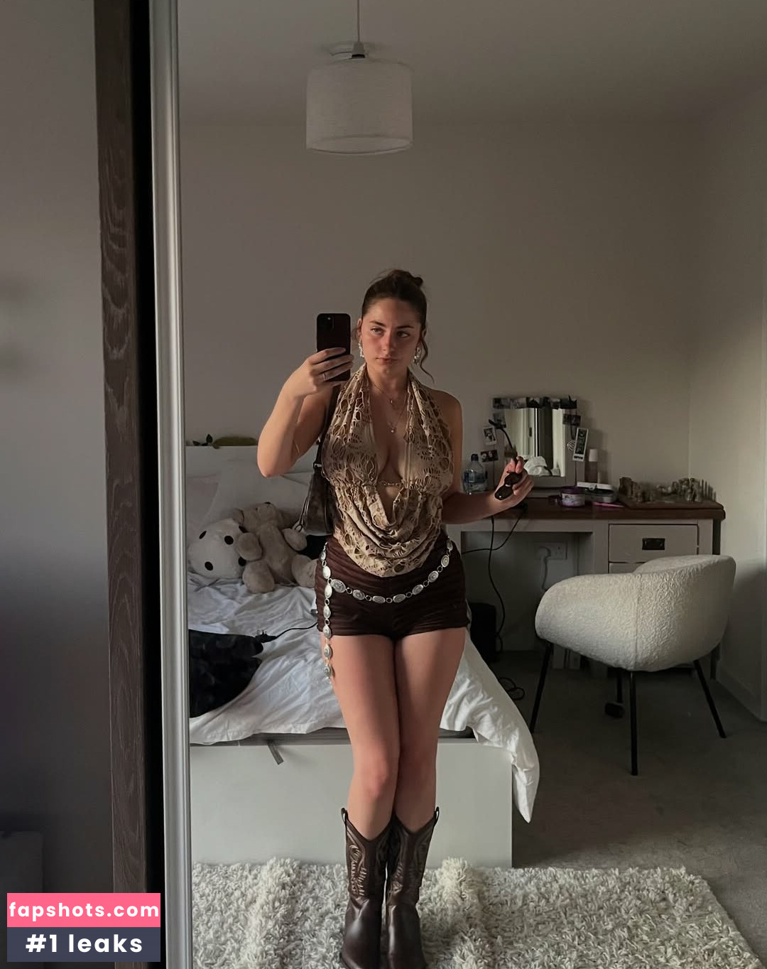 Chloe Spiller gallery photo #4