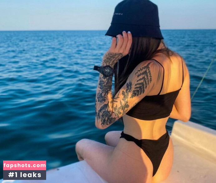 Chloe Surfer gallery photo #4