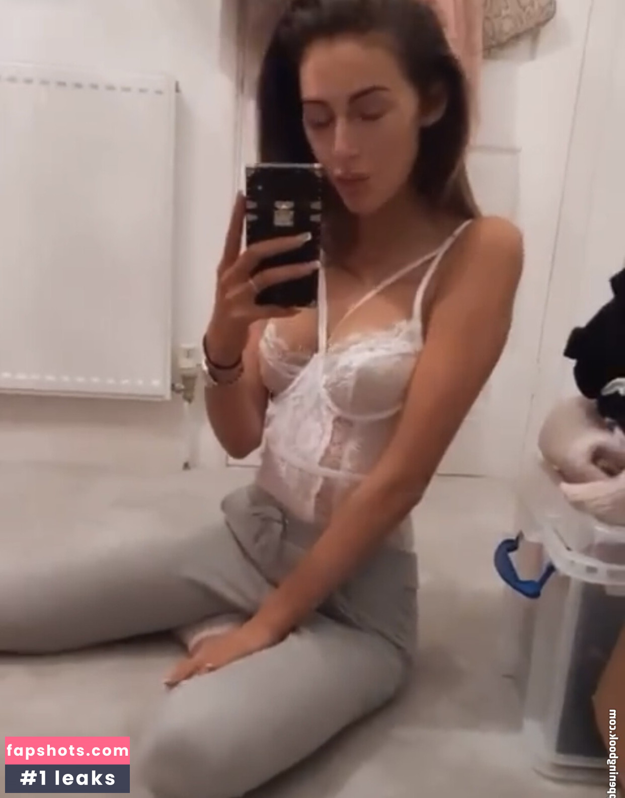 Chloe Veitch Filtración Desnuda OnlyFans Foto #36 - Fapshots