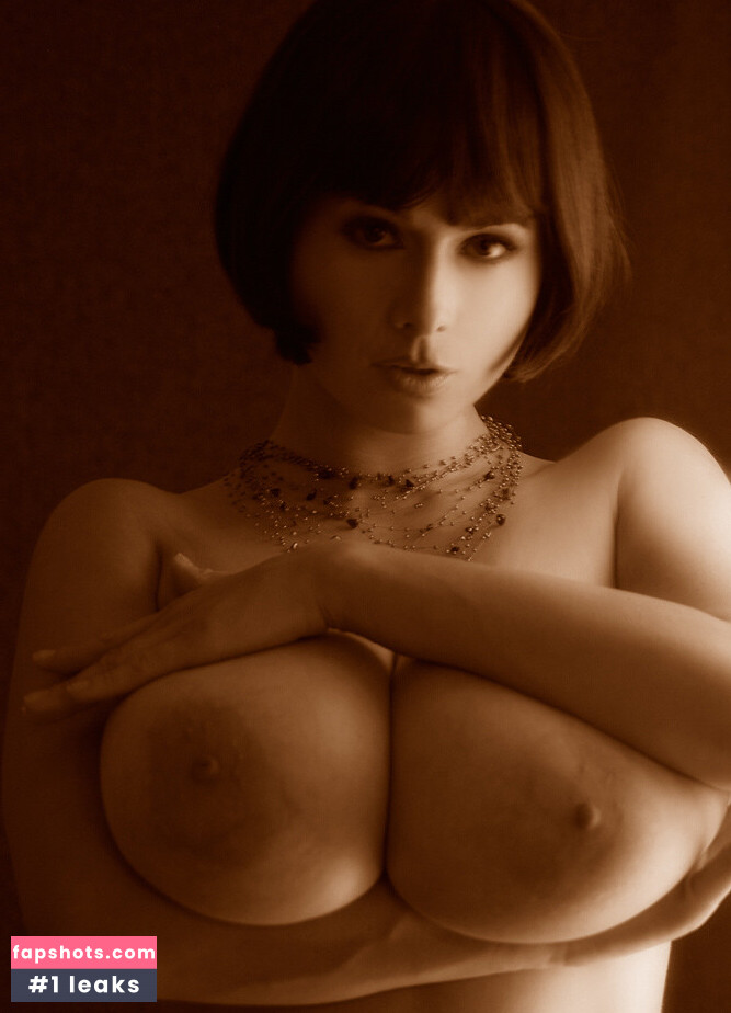 Chloe Vevrier gallery photo #811