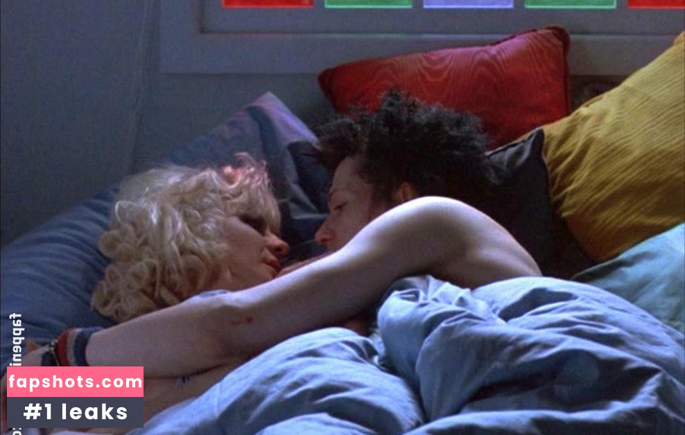 Chloe Webb gallery photo #9