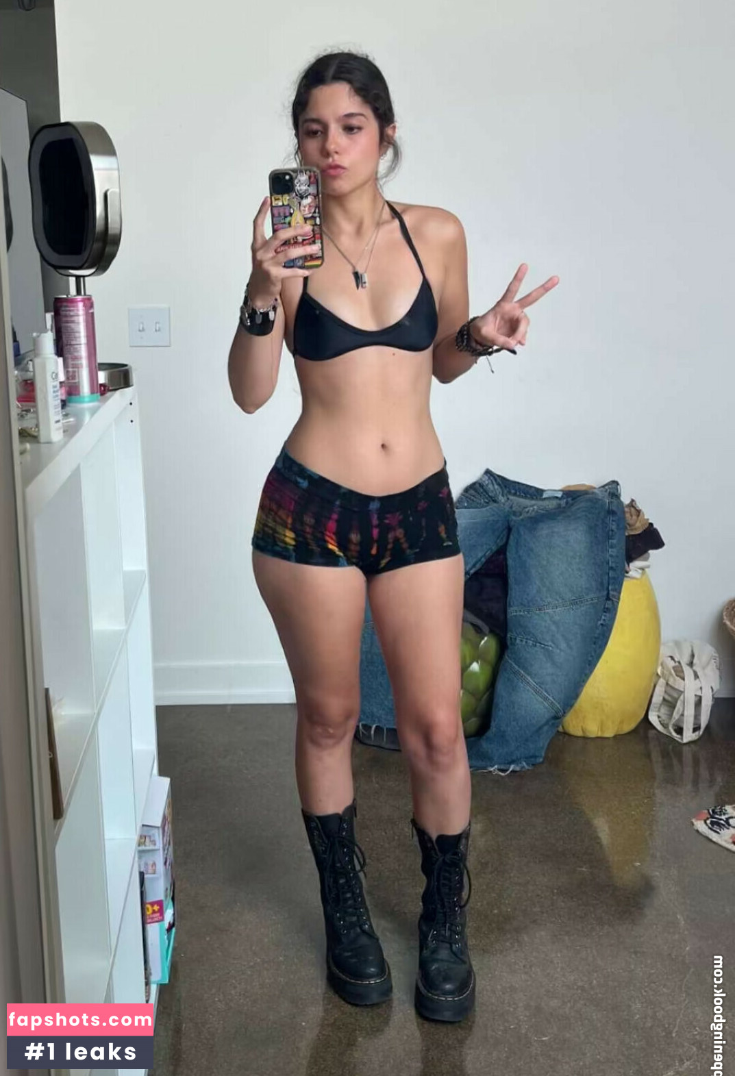 Chloeforero gallery photo #11