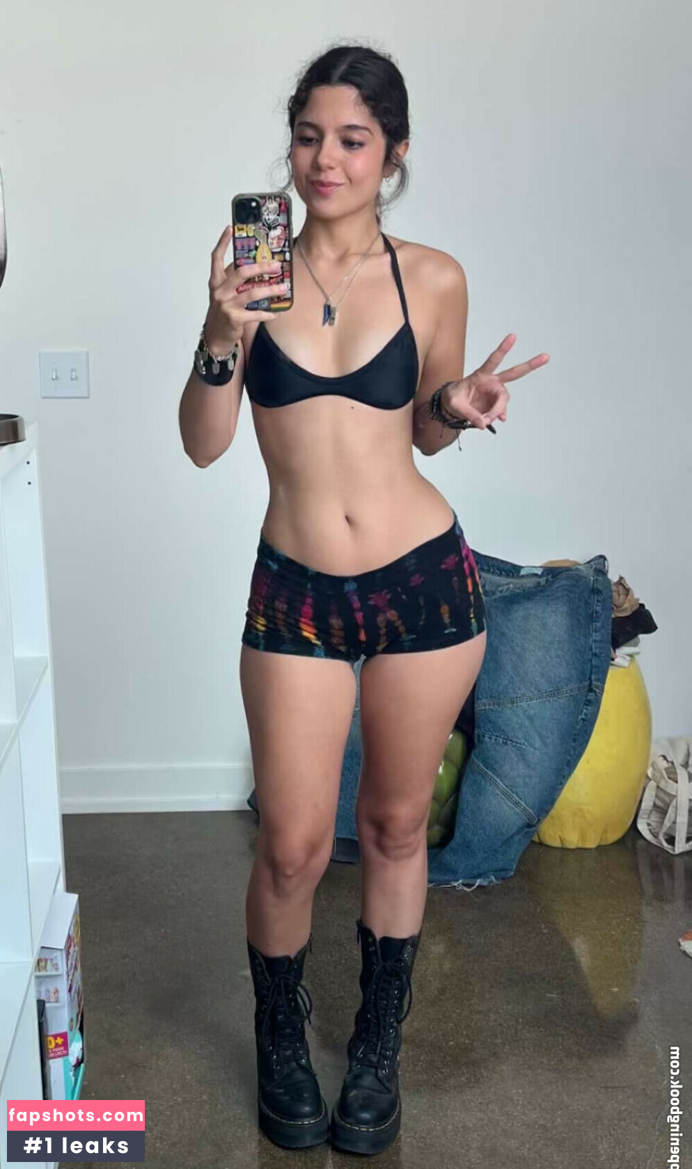 Chloeforero gallery photo #12