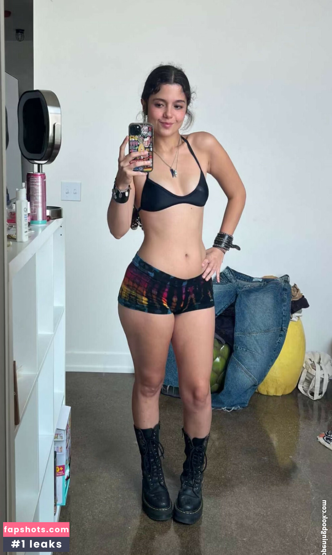 Chloeforero gallery photo #4