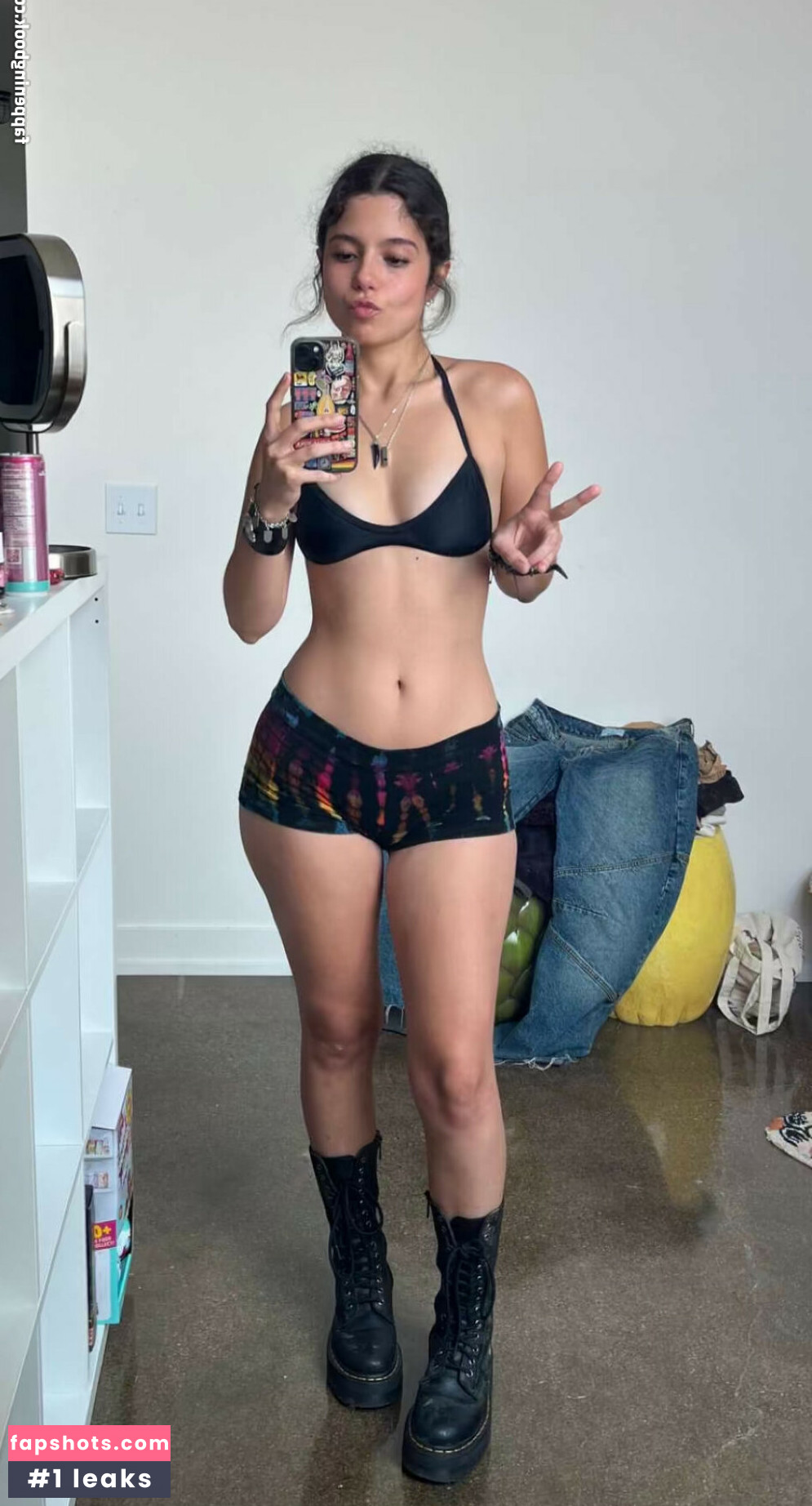 Chloeforero gallery photo #7