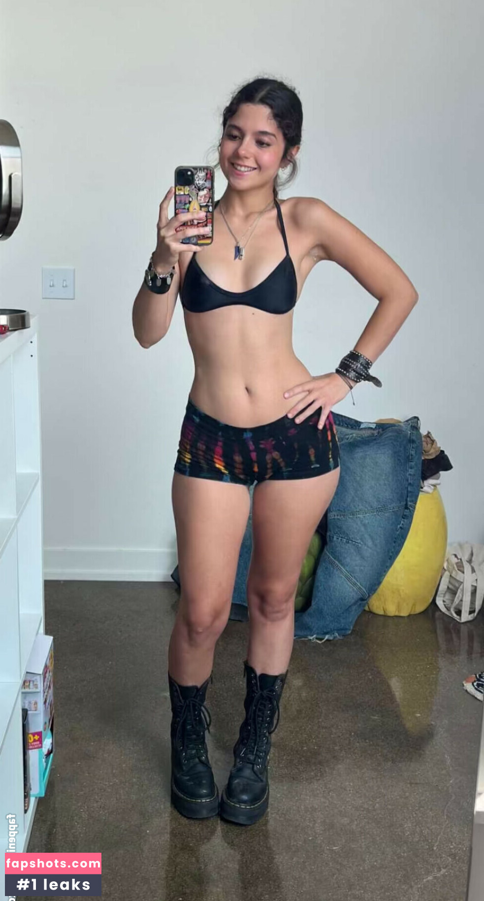 Chloeforero gallery photo #9