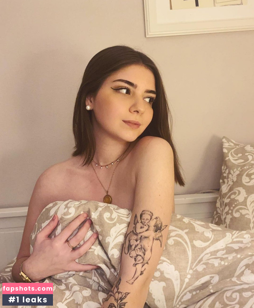 ChloePoumel gallery photo #2