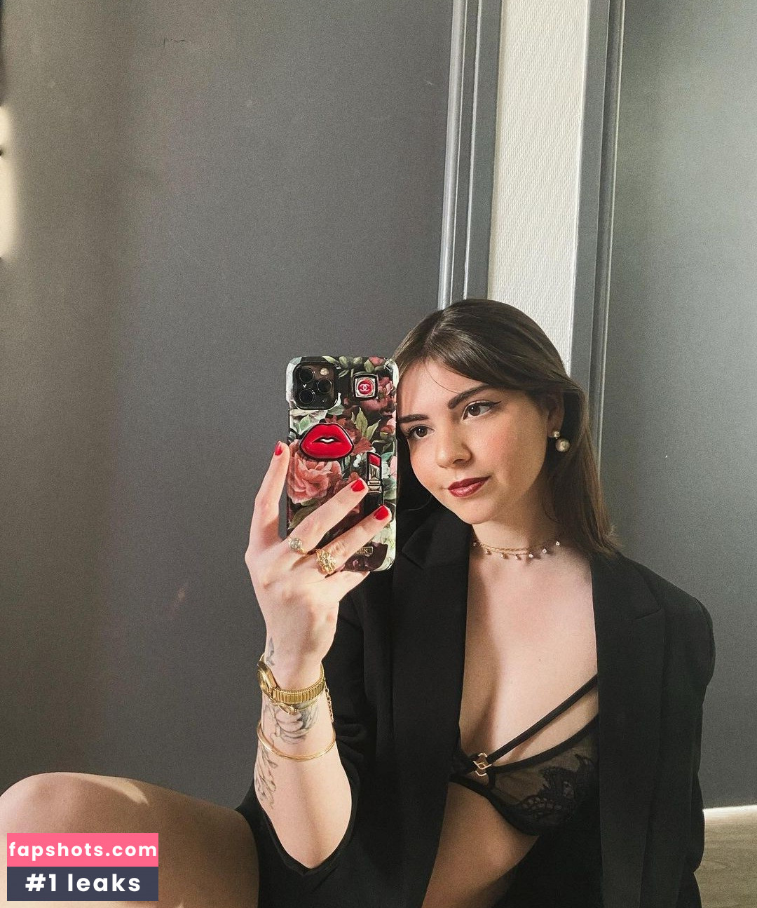 ChloePoumel gallery photo #3