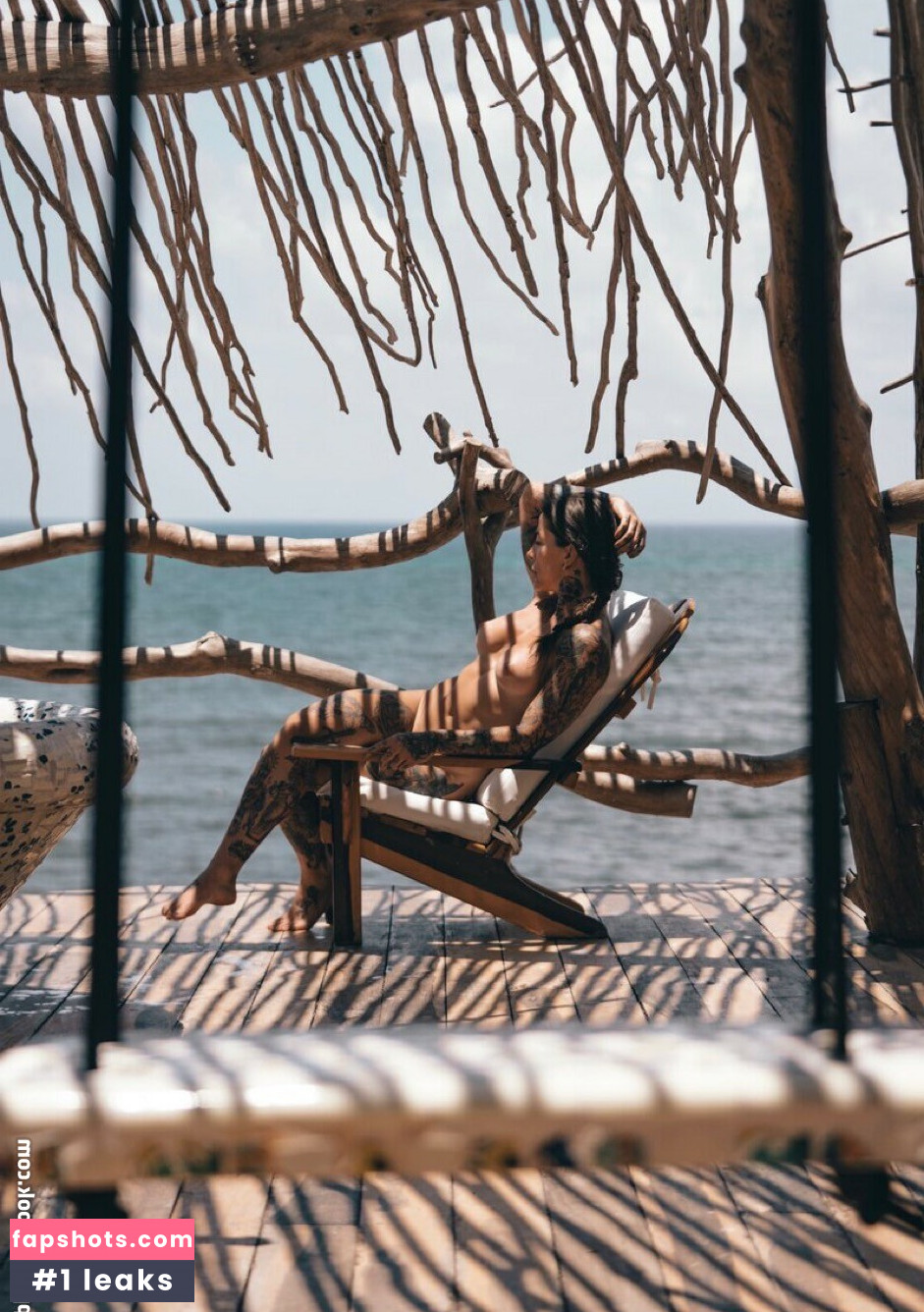 Chloie Jonsson nude babe gallery