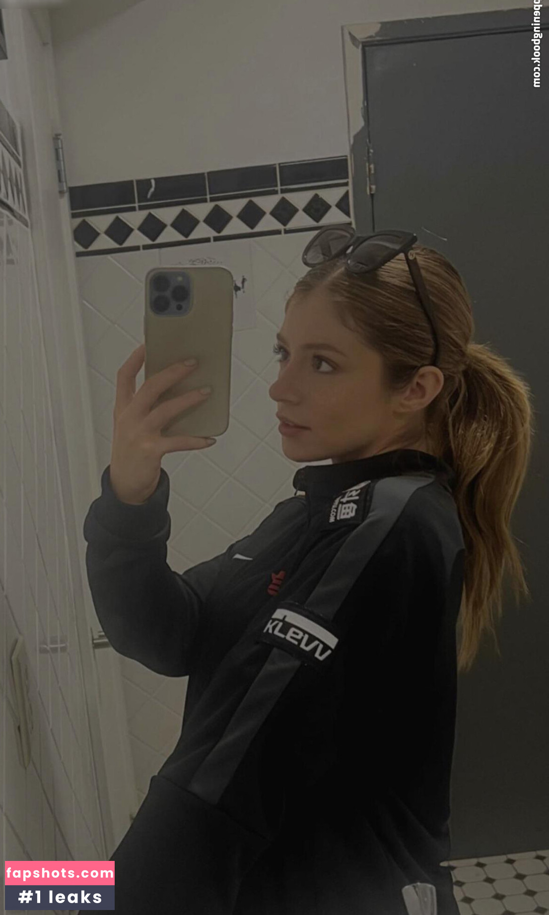 Chrissy Costansa Nude Leaks OnlyFans Photos #22 - LeakJerk