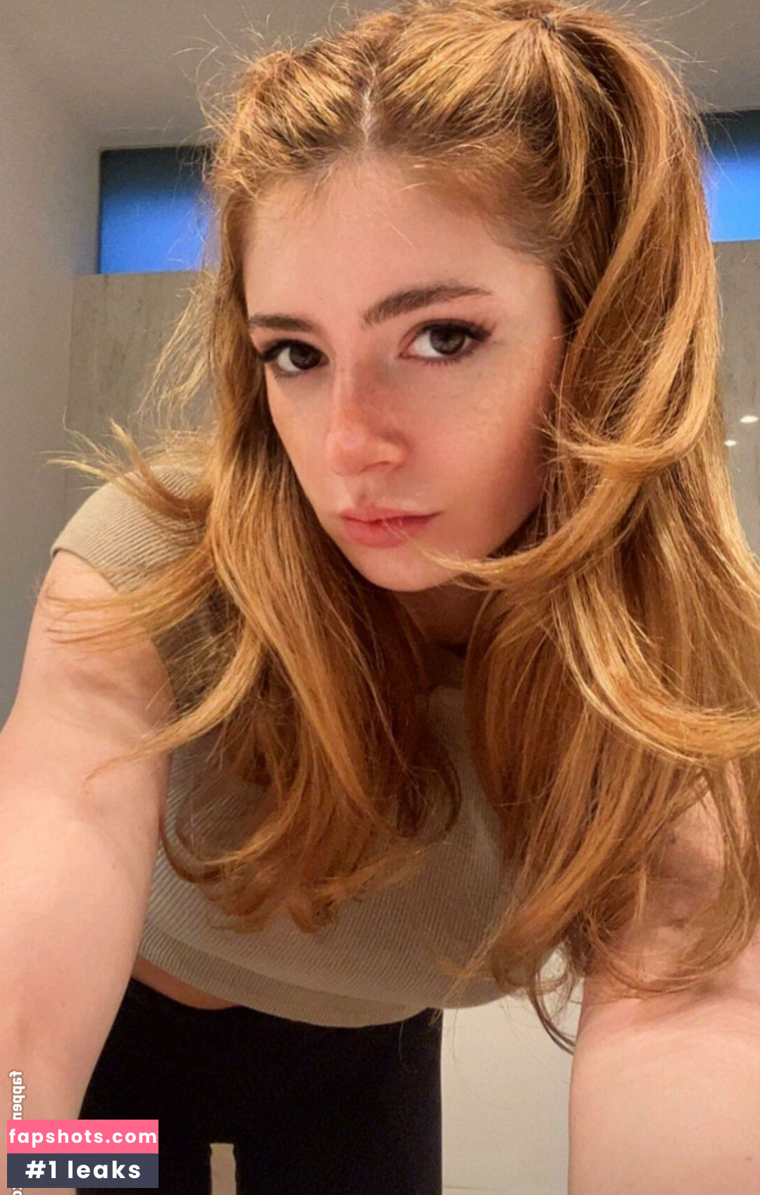 Chrissy Costanza gallery photo #110