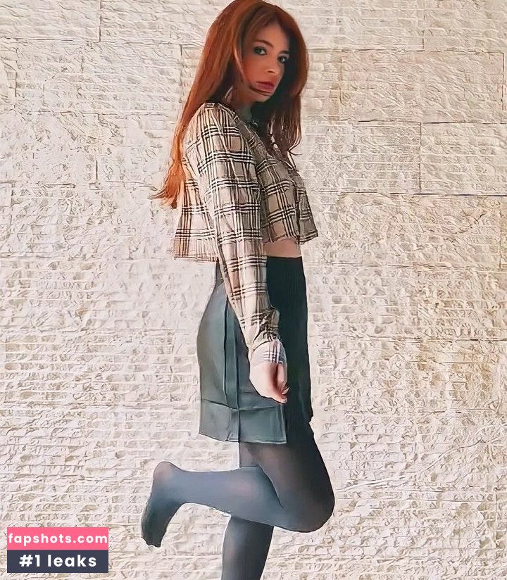 Chrissy Costanza gallery photo #127