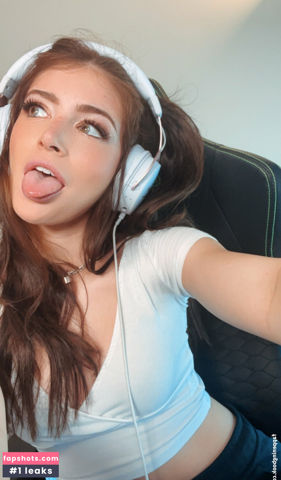 Chrissy Costanza gallery photo #130