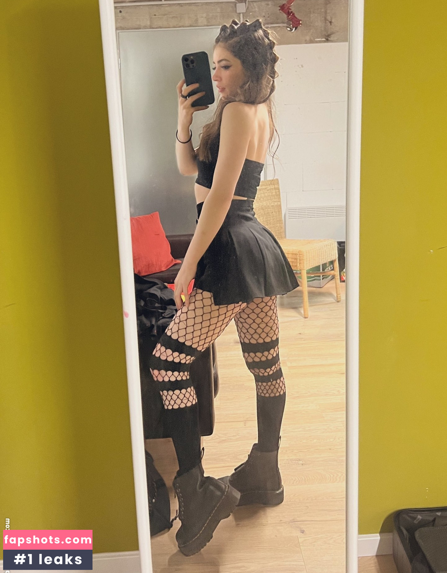 Chrissy Costanza gallery photo #144