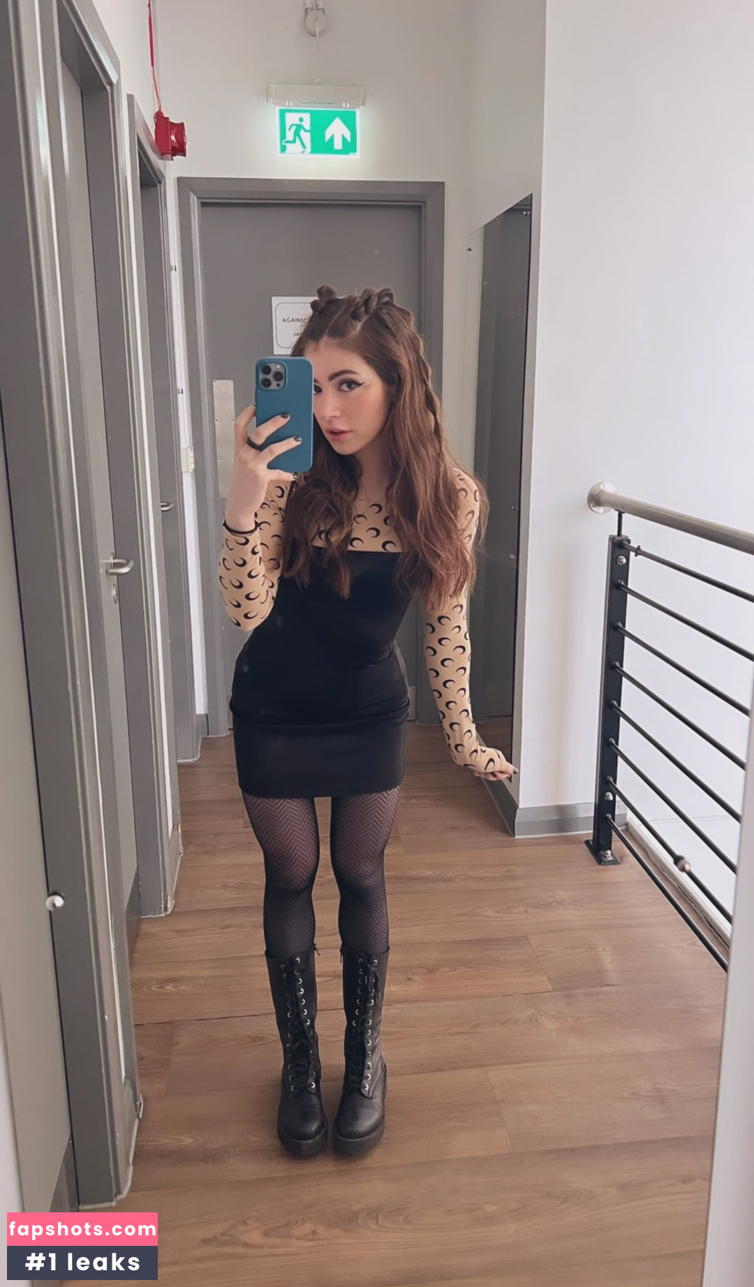 Chrissy Costanza gallery photo #145