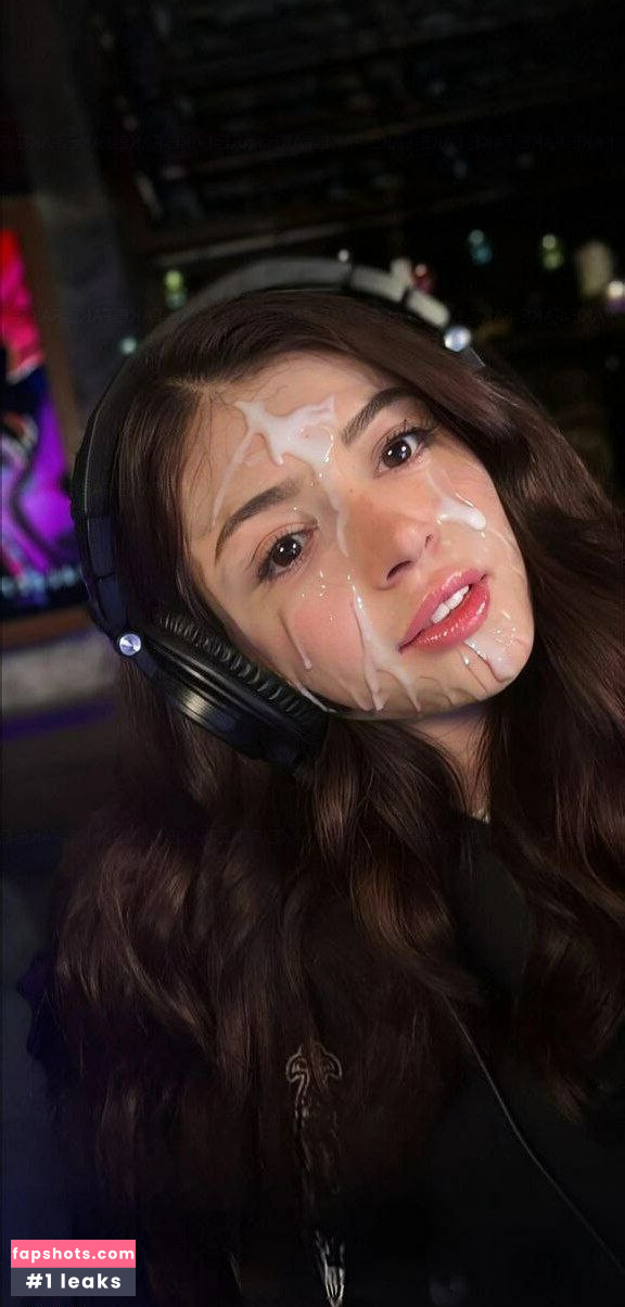 Chrissy Costanza gallery photo #17