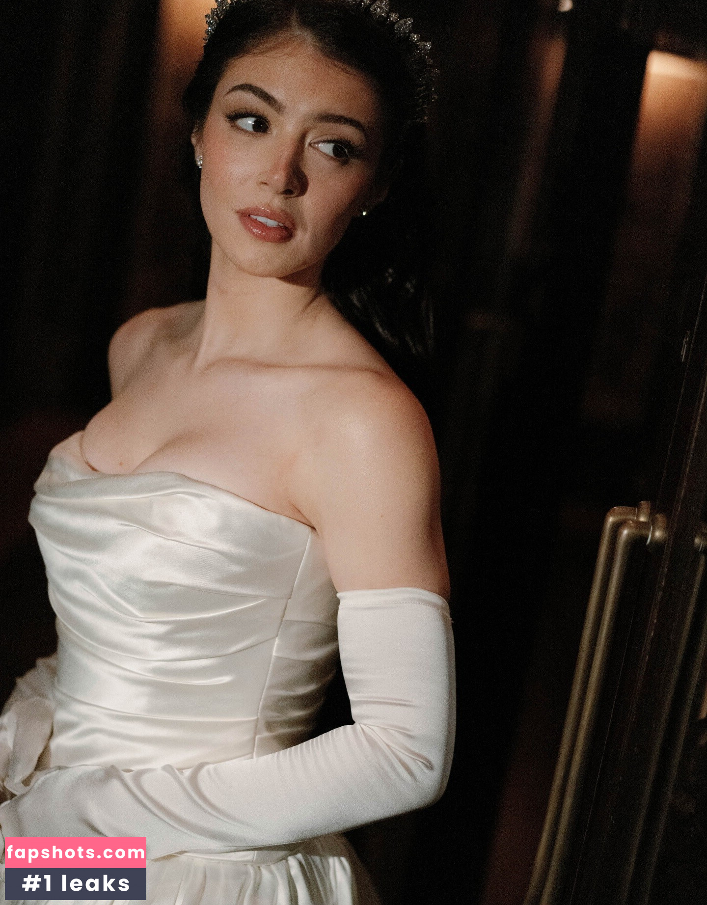 Chrissy Costanza gallery photo #3