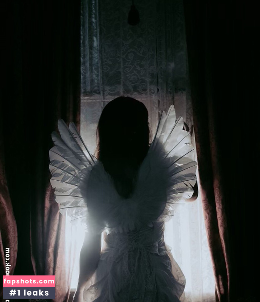 Chrissy Costanza gallery photo #28