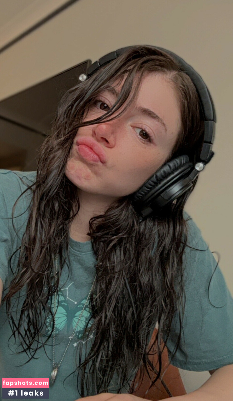 Chrissy Costanza gallery photo #30