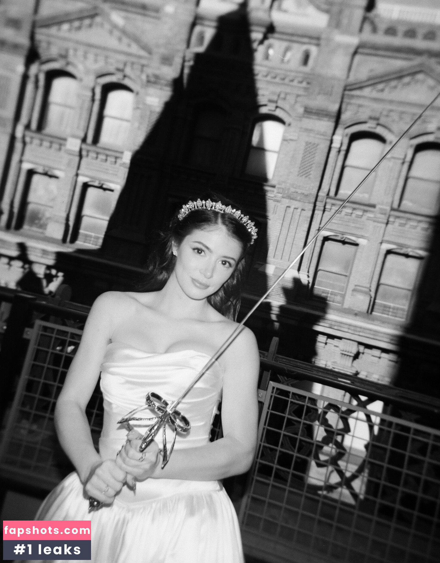 Chrissy Costanza gallery photo #4