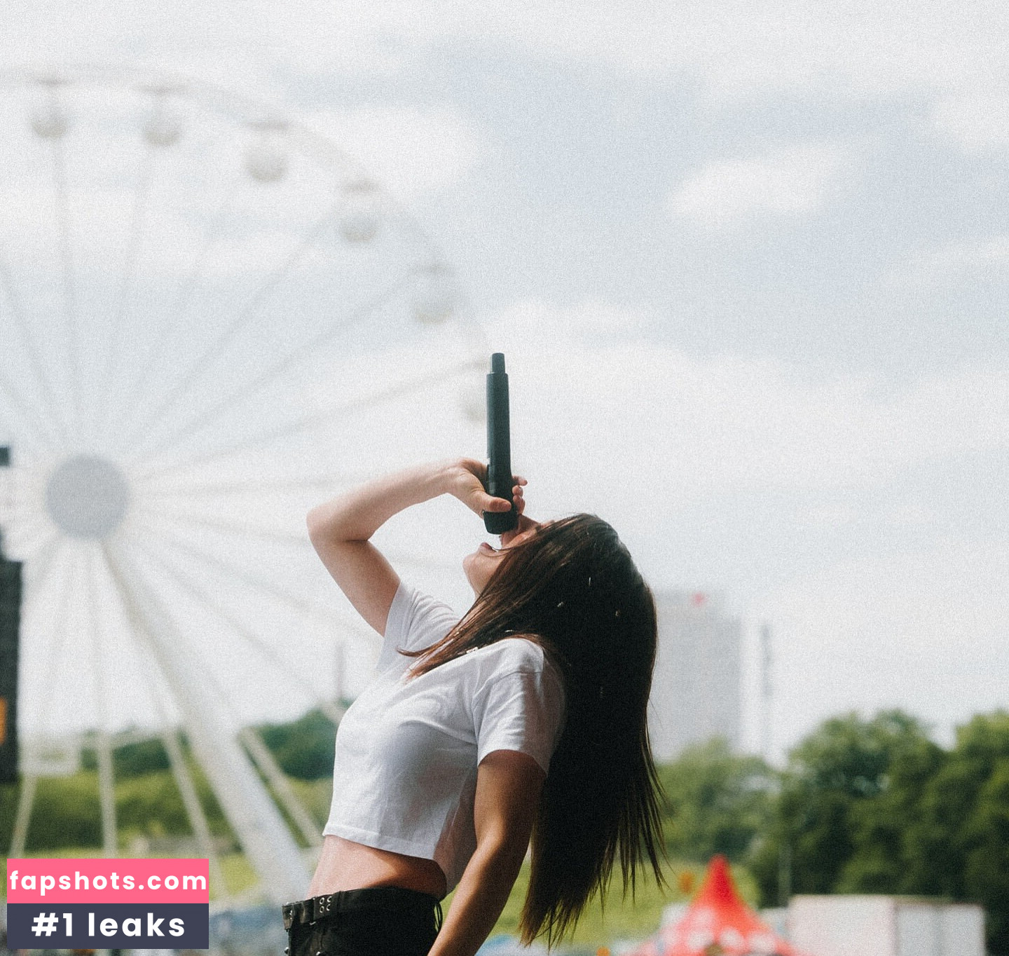 Chrissy Costanza gallery photo #37