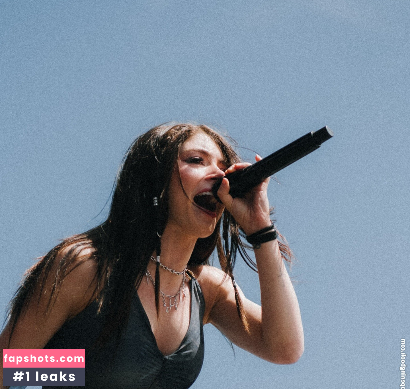 Chrissy Costanza gallery photo #39