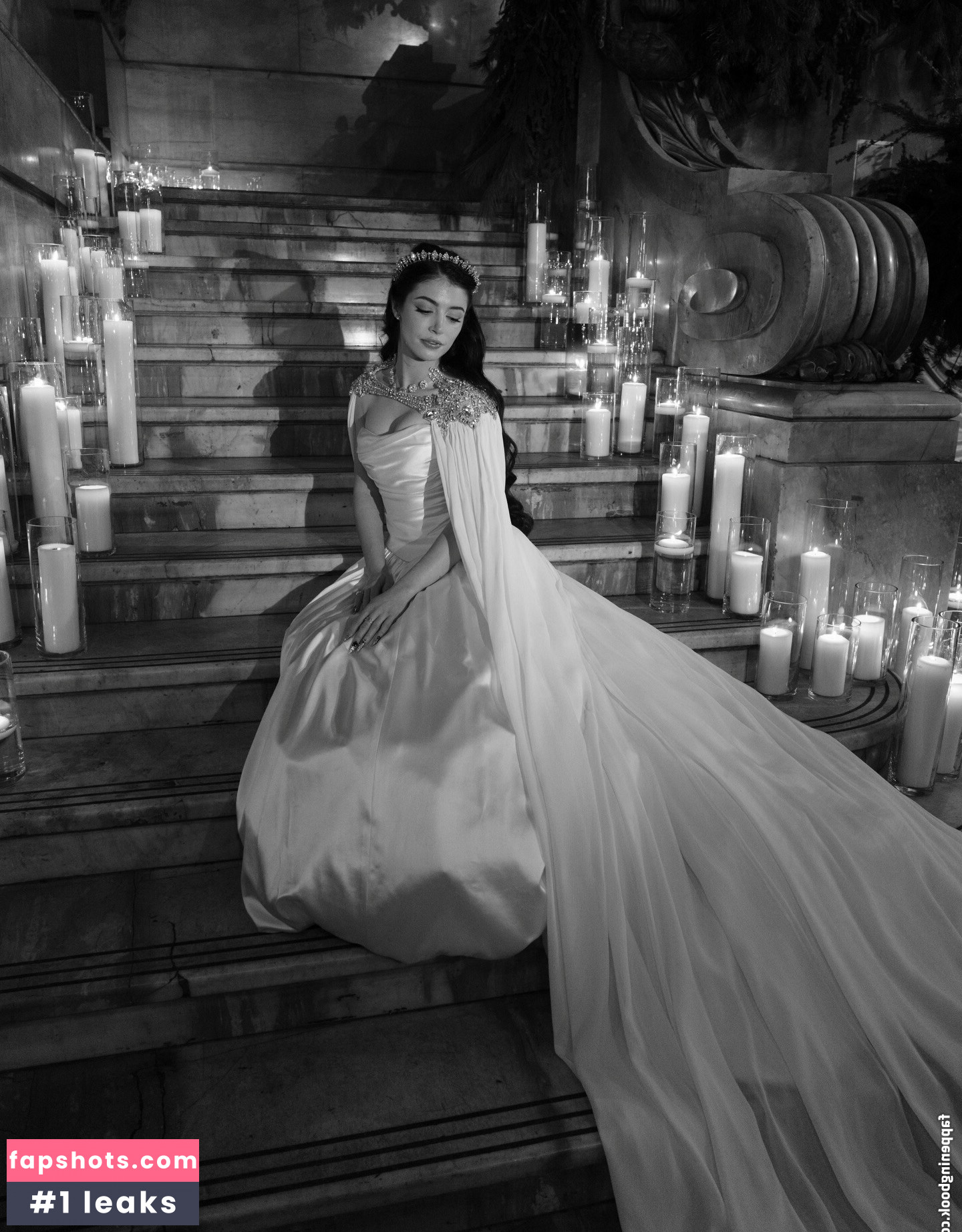 Chrissy Costanza gallery photo #5