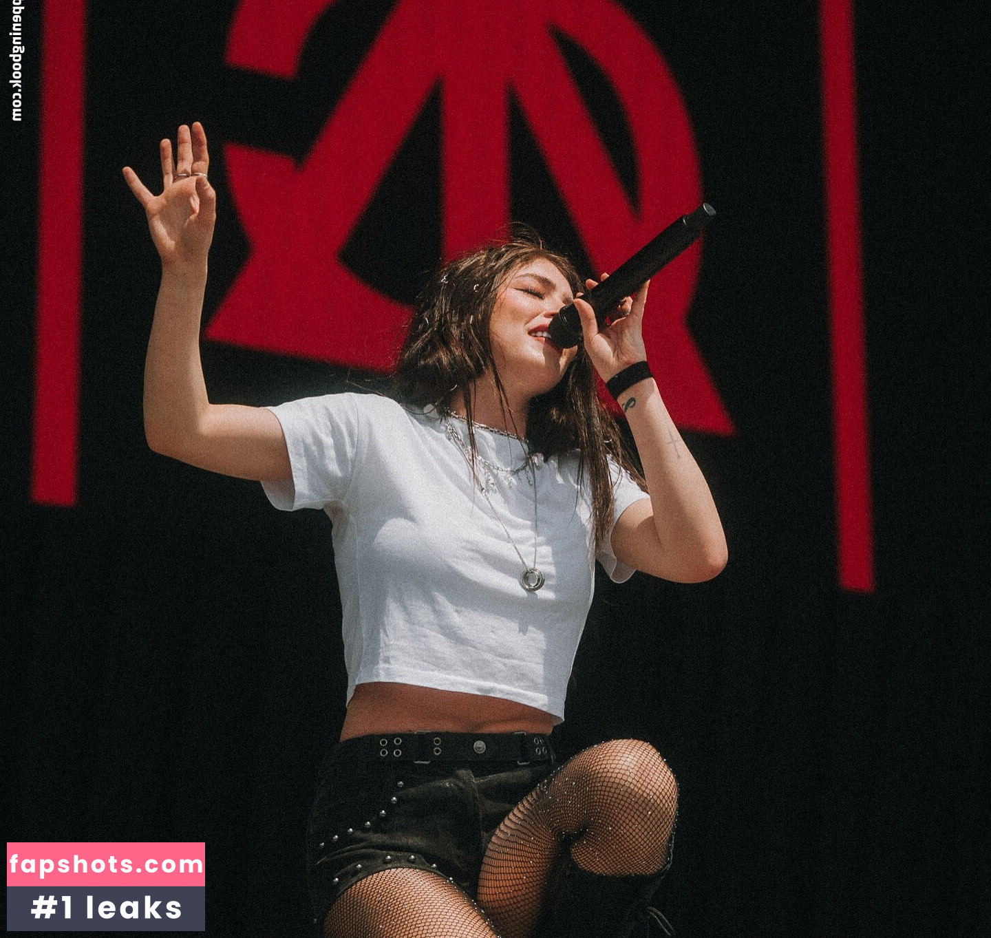 Chrissy Costanza gallery photo #42