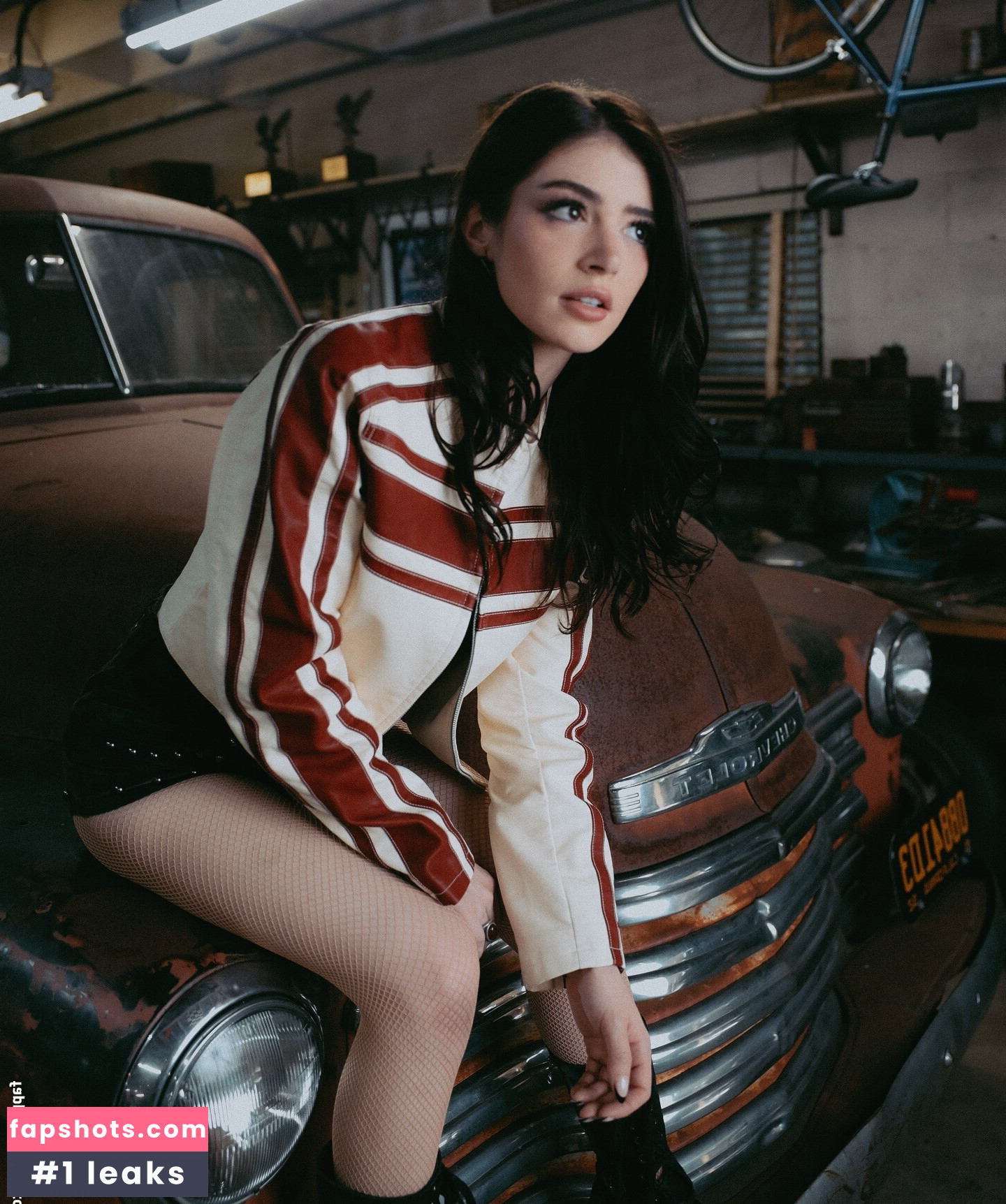 Chrissy Costanza gallery photo #44