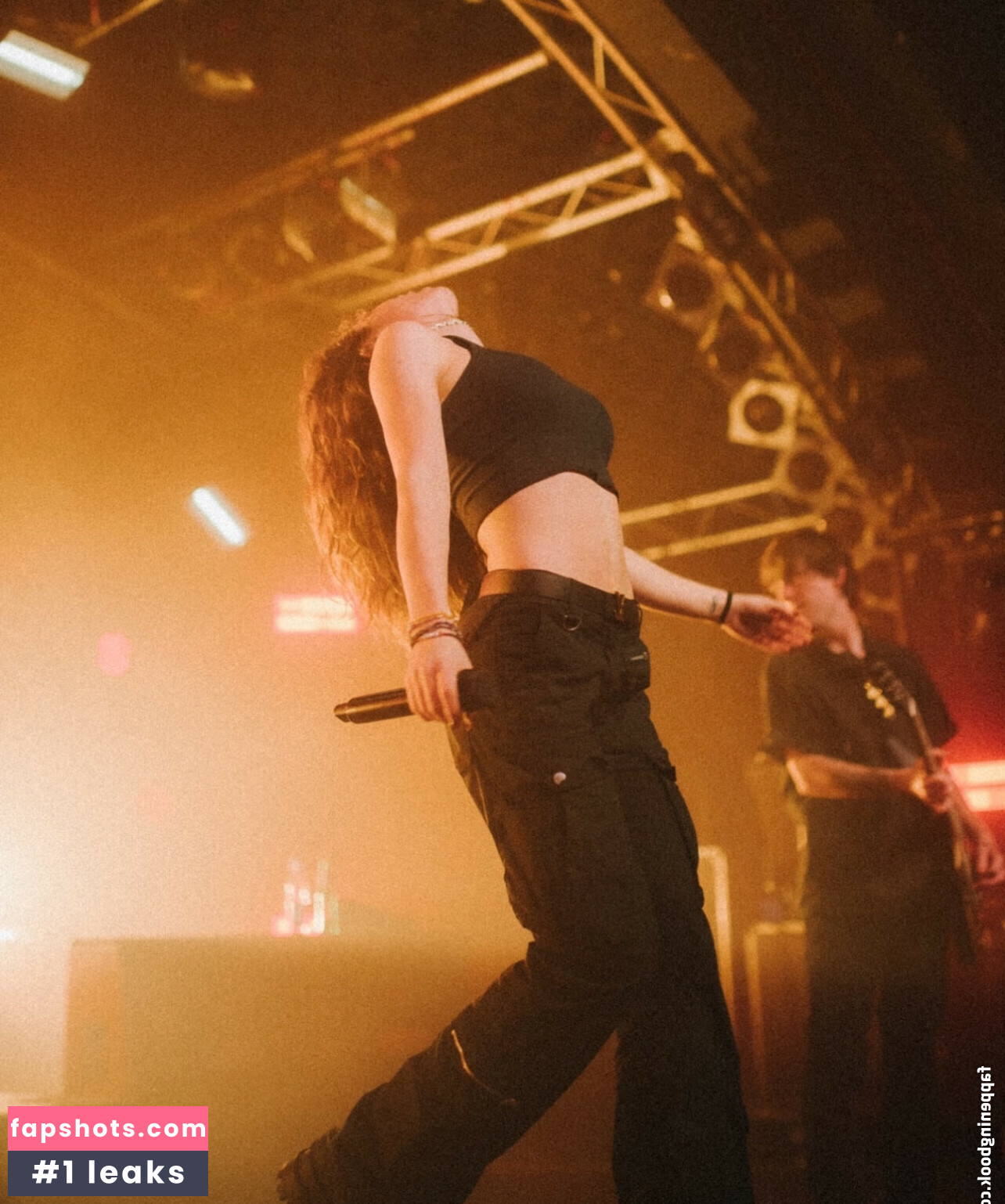 Chrissy Costanza gallery photo #52