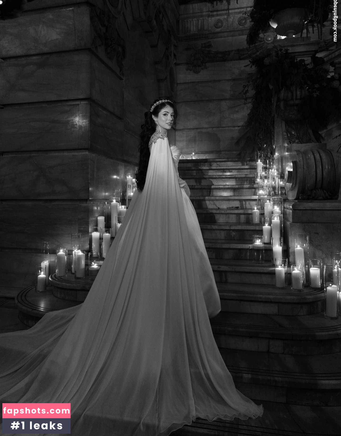 Chrissy Costanza gallery photo #8