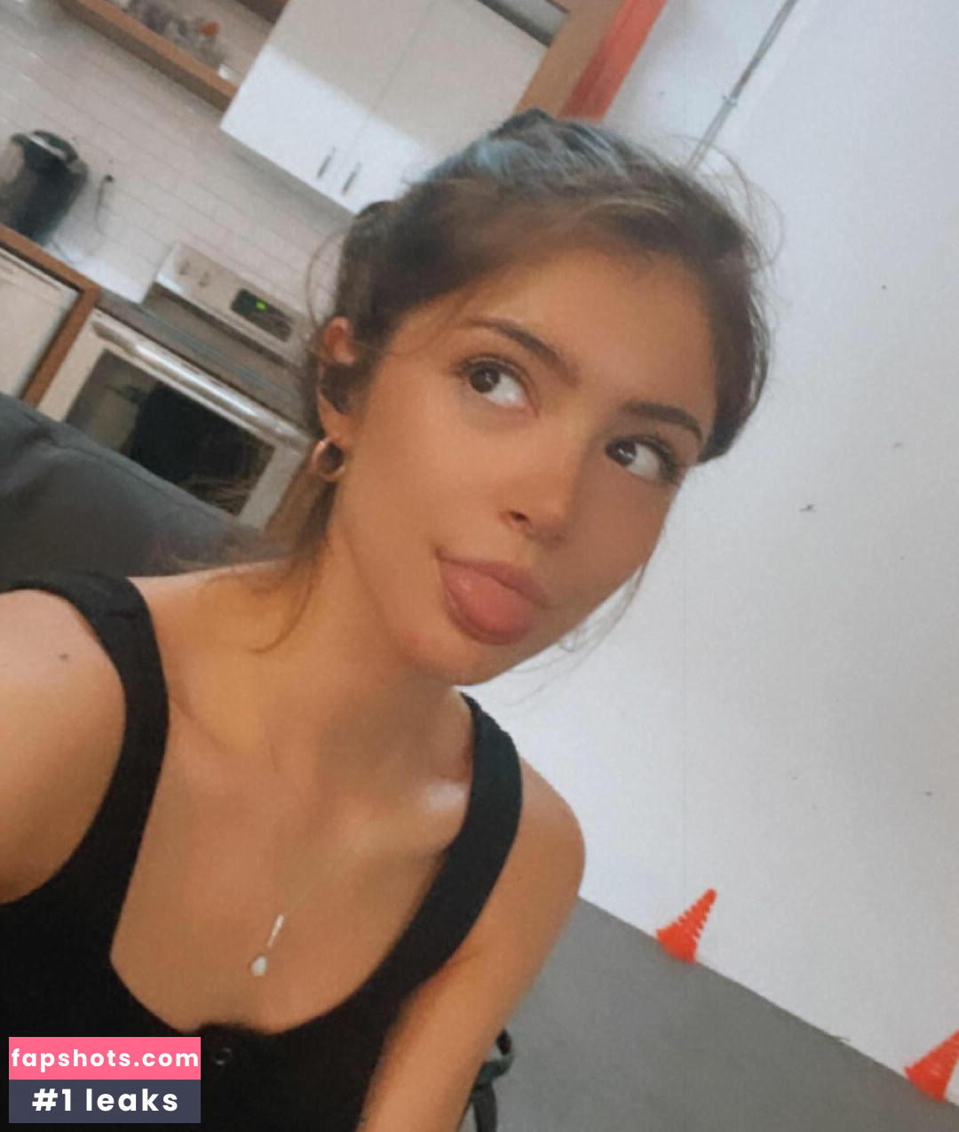 Chrissy Costanza gallery photo #72