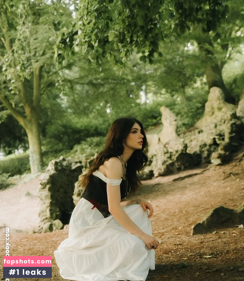 Chrissy Costanza gallery photo #9