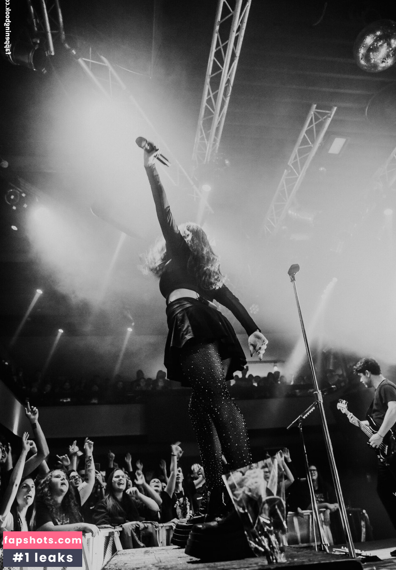 Chrissy Costanza gallery photo #82