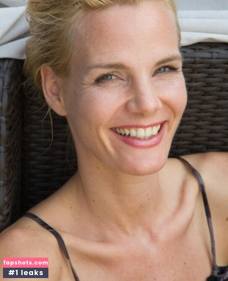 Chrissy Schulz gallery photo #18