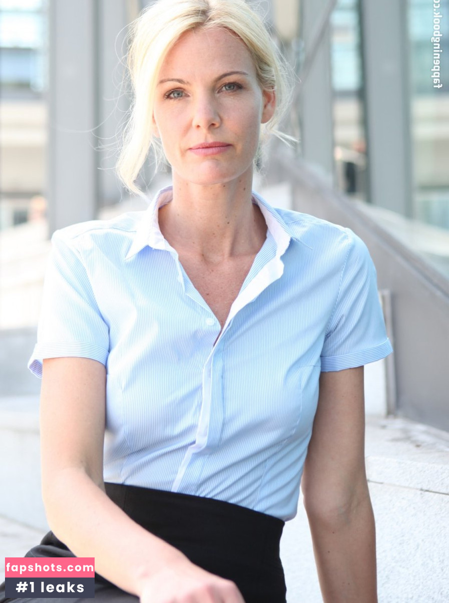 Chrissy Schulz gallery photo #19