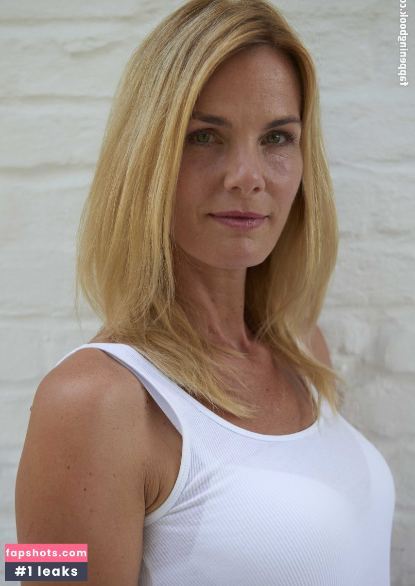 Chrissy Schulz gallery photo #20