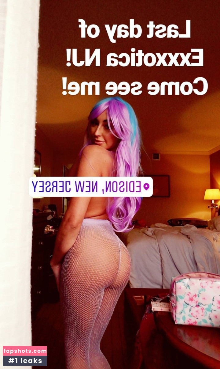 Christiana Cinn gallery photo #40