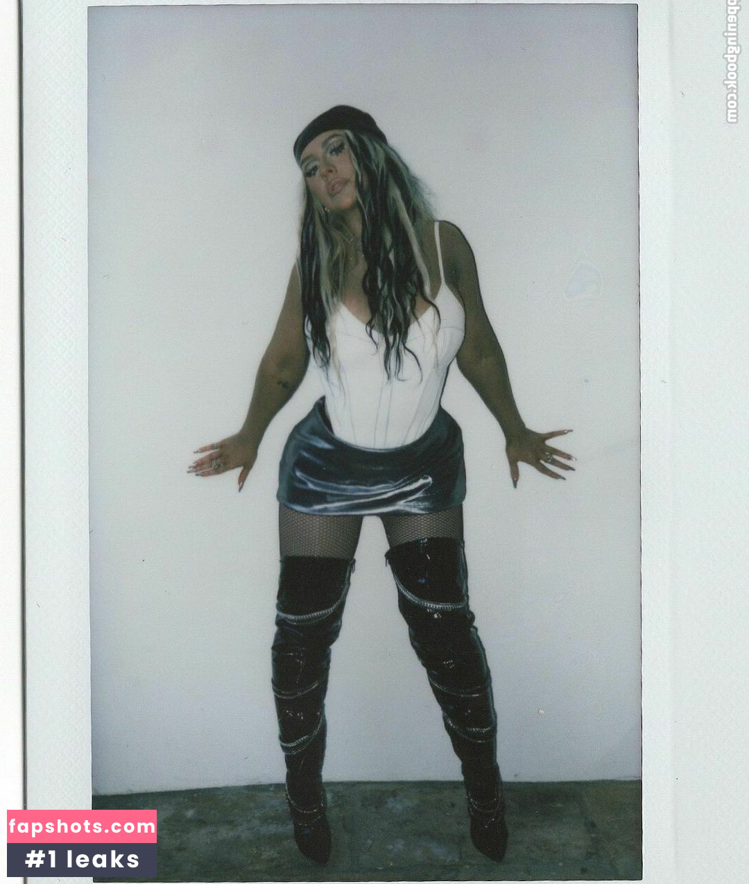 Christina Aguilera Nude Leaks OnlyFans Photos #1043 - LeakJerk