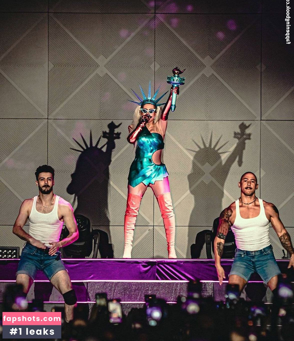 Christina Aguilera Nude Leaks OnlyFans Photos #1787 - LeakJerk