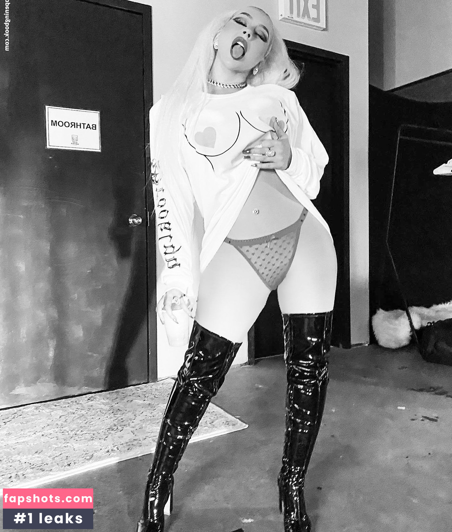 Christina Aguilera Nude Leaks OnlyFans Photos #1790 - LeakJerk