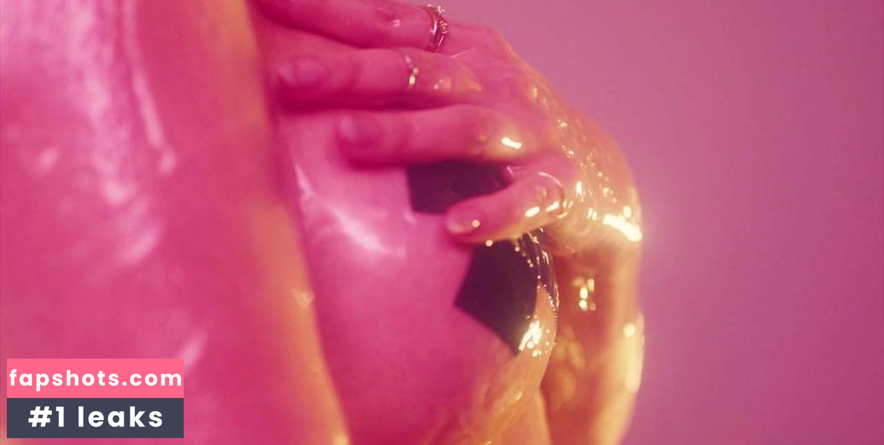 Christina Aguilera Nude Leaks OnlyFans Photos #1811 - LeakJerk