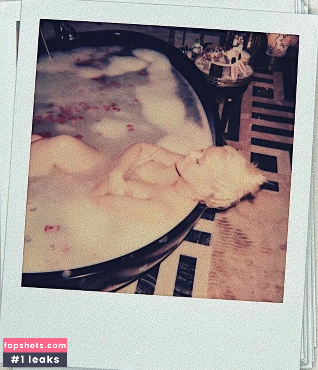 Christina Aguilera Nude Leaks OnlyFans Photos #1823 - LeakJerk