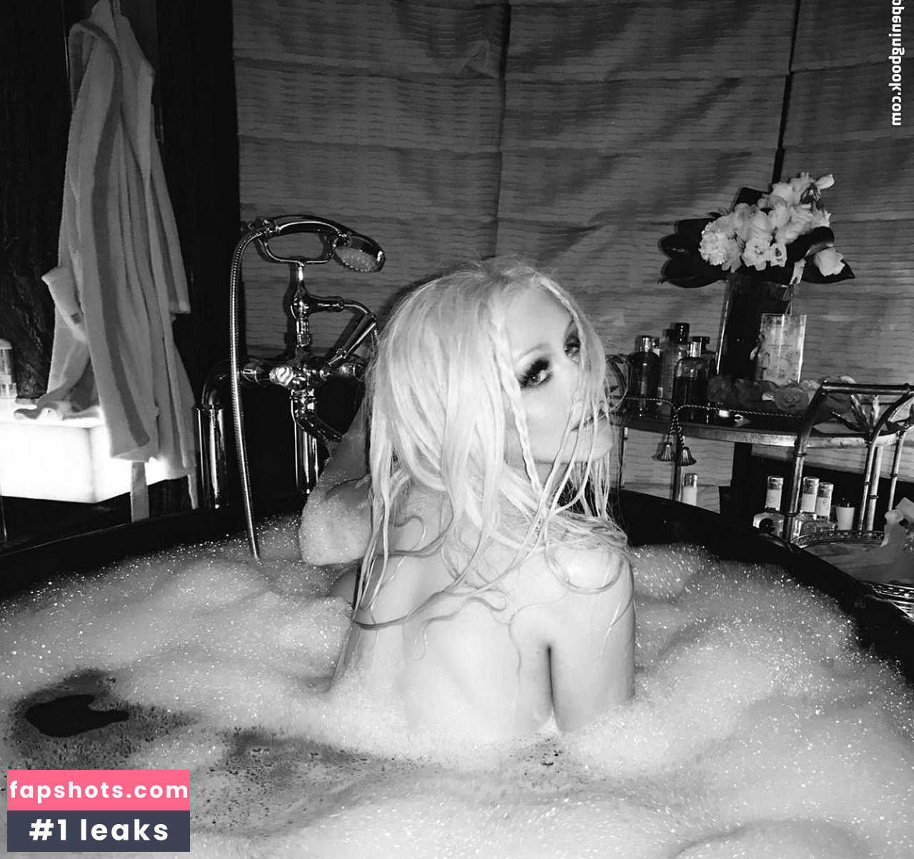 Christina Aguilera Nude Leaks OnlyFans Photos #1861 - LeakJerk