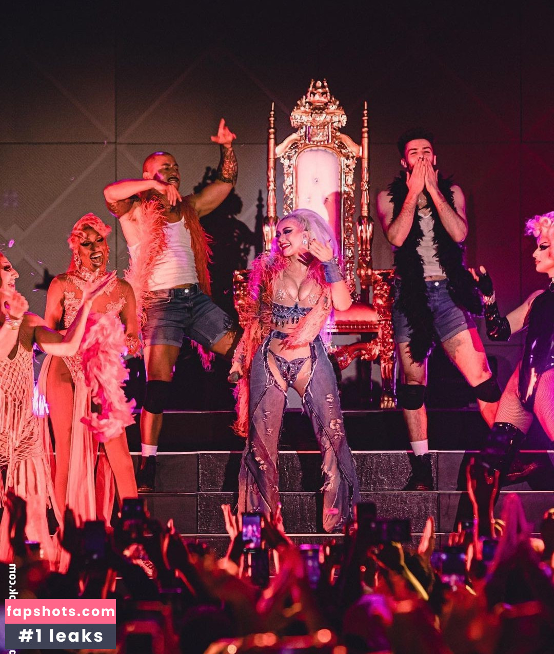 Christina Aguilera Nude Leaks OnlyFans Photos #1870 - LeakJerk