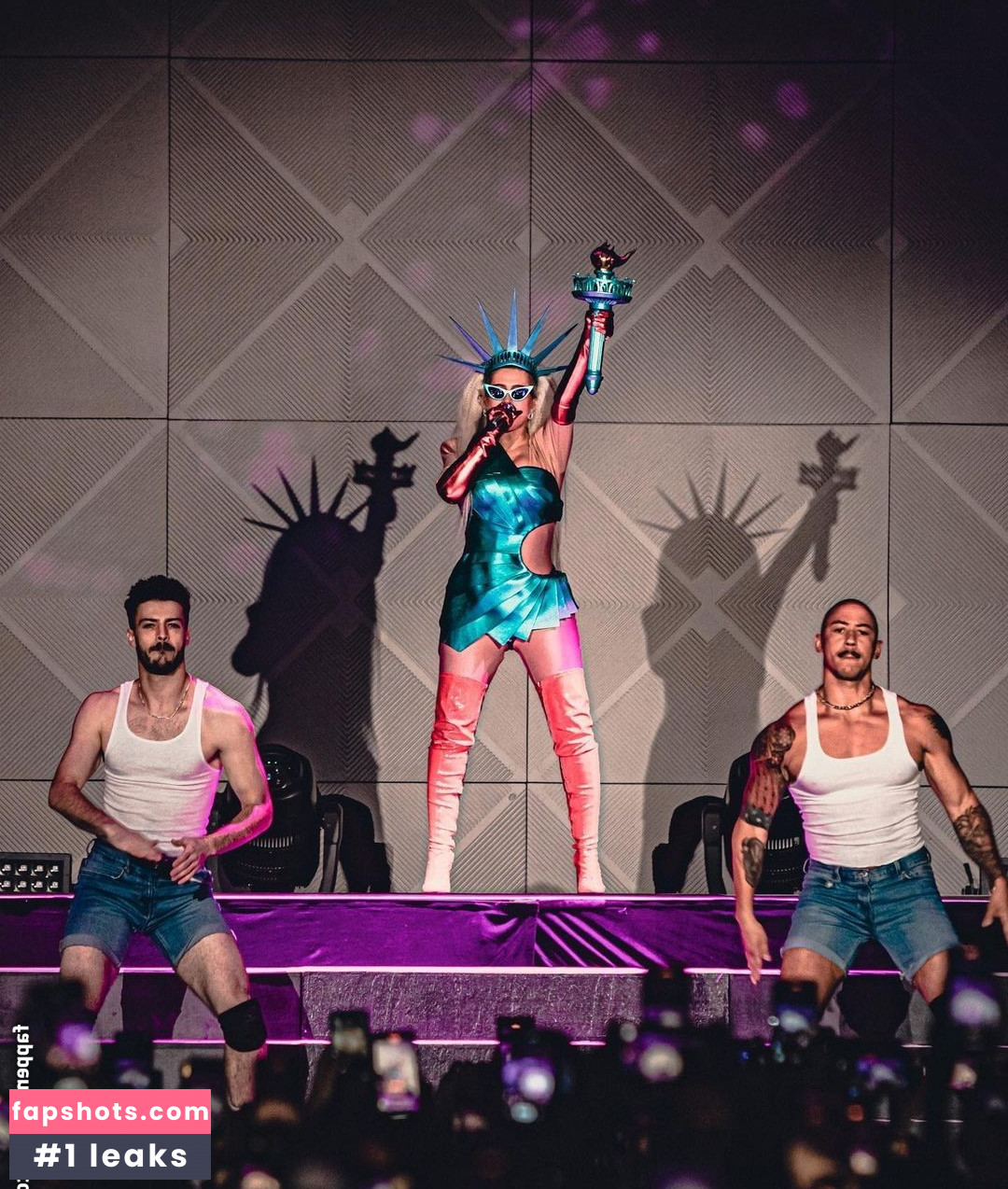 Christina Aguilera Nude Leaks OnlyFans Photos #1873 - LeakJerk